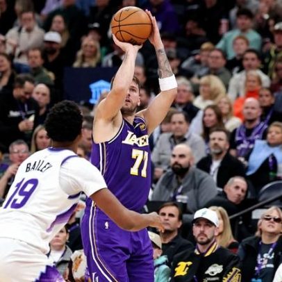 Lakers vencem Jazz com show de Luka Doncic