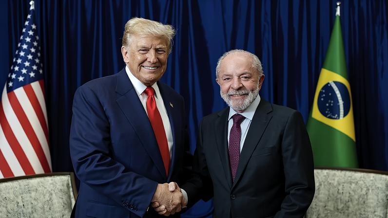 Trump lamentou discretamente. Lula celebrou. A dinâmica das relações entre EUA e Brasil é cada vez menos influenciada pelo clã Bolsonaro – Imagem: Ricardo Stuckert/PR