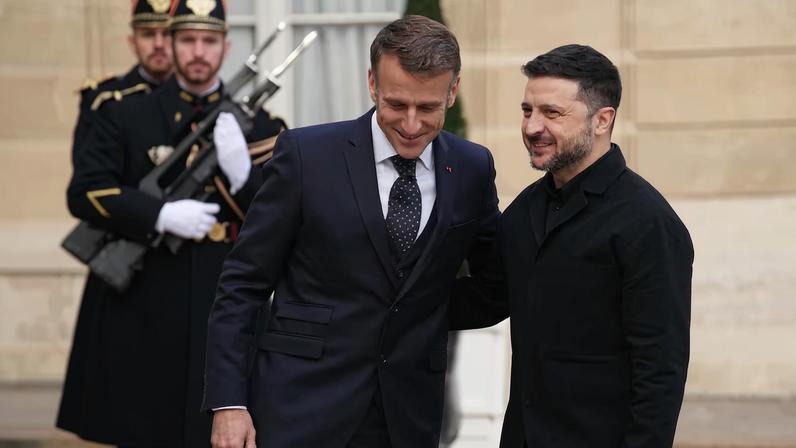 Macron: só a Ucrânia decide seu território; Zelenski pede não premiar Rússia