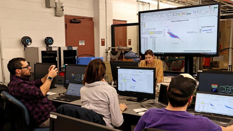 Instructor Kelly Korzeniowski leads a TechAMP session at the Community College of Rhode Island Warwick (CCRI).