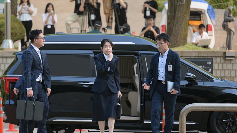 Ex-primeira-dama da Coreia do Sul é acusada de subornos e interferência, diz procurador