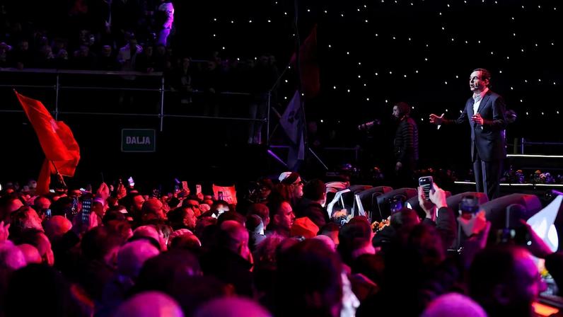 Kosovo vota para encerrar impasse político de um ano