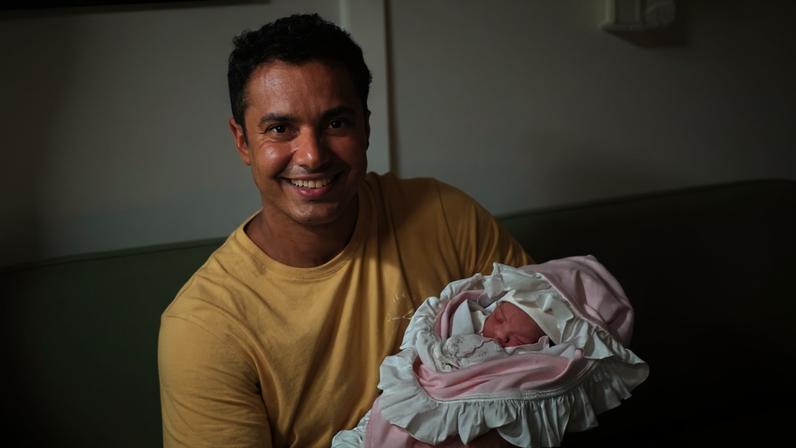 Maikel Araújo comemora o nascimento da filha Maitê. Foto: Divulgação