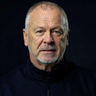 Mano Menezes mantém futuro em aberto no Grêmio e fala em partir da direção