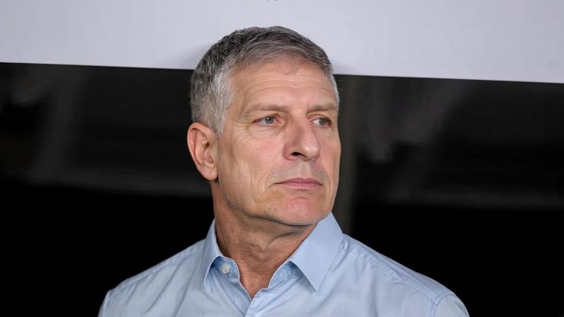 Martín Palermo à beira do campo em jogo entre Fortaleza e Corinthians (Foto: Leonardo Alves / Pera Photo Press)