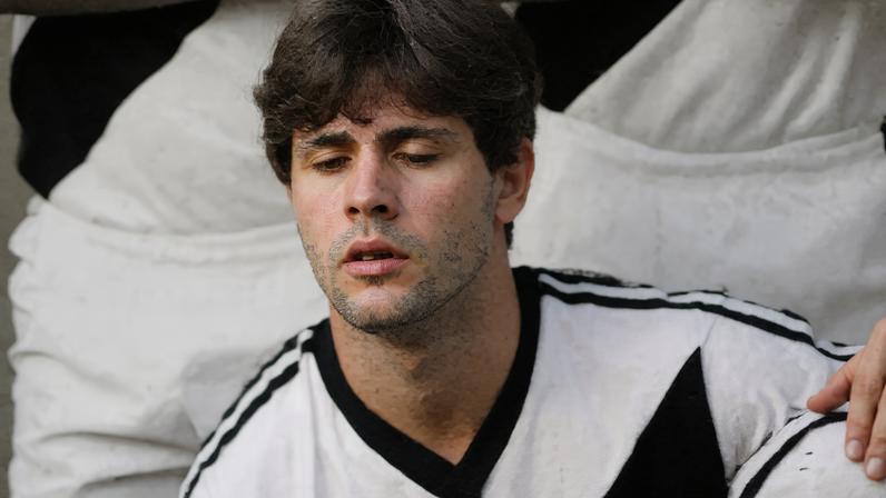 Mauricinho em ação pelo Vasco, onde viveu seus melhores anos e se tornou ídolo da torcida cruz-maltina. (Foto: Acervo/Gazeta Press)