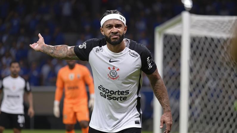 Memphis saiu no final do segundo tempo (Foto: Araceli Souza/MyPhoto Press/Gazeta Press)