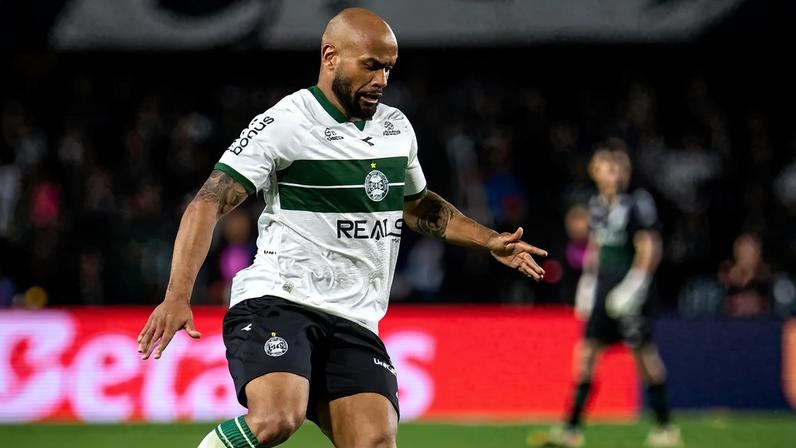 Rodrigo Moledo disputou apenas a rodada 33 na Série B, pelo Coxa. Foto: JP Pacheco/Coritiba
