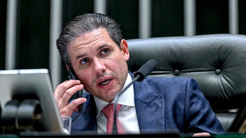 Motta pressiona renúncia de Ramagem e Bolsonaro para evitar atrito com STF