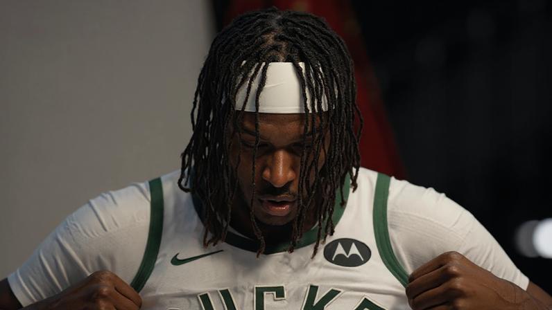 Bucks Myles Turner troca