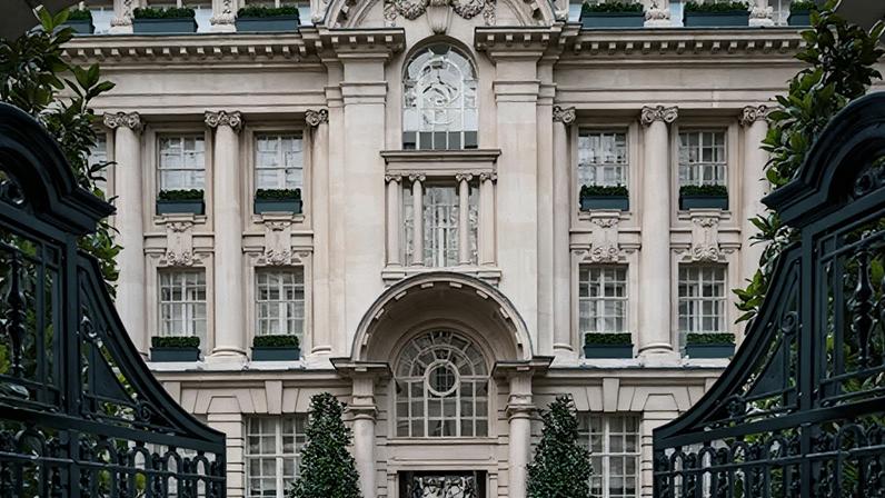 Magnata de Hong Kong coloca hotel Rosewood em Londres à venda