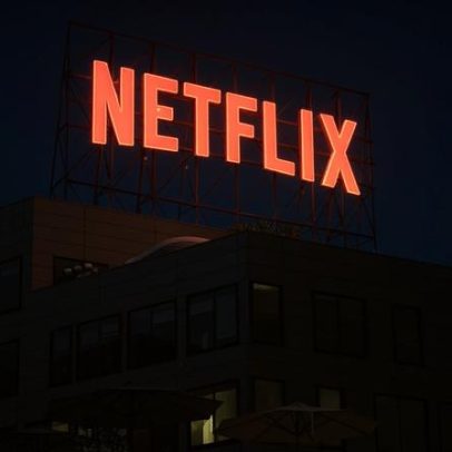 Netflix adquire Warner Bros por US$ 72 bilhões