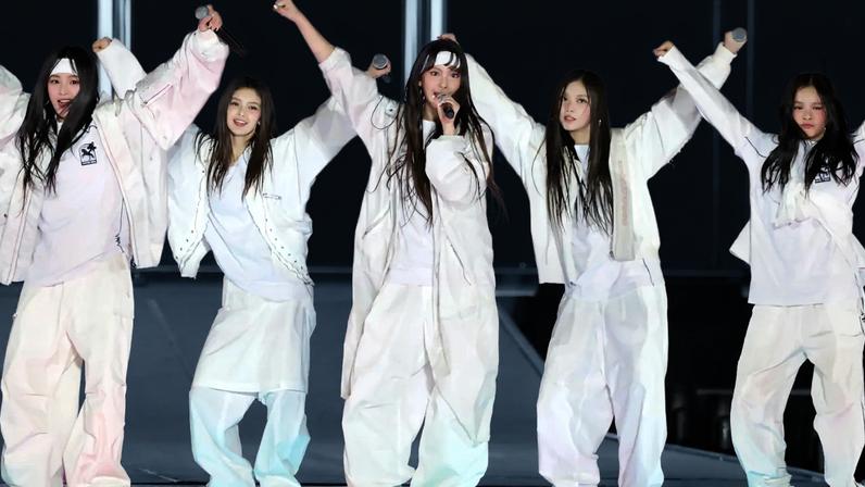 Gravadora encerra contrato de Danielle, retorno do grupo fica em suspenso