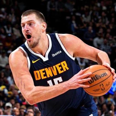 Jokić supera Sengun e Nuggets vencem Rockets