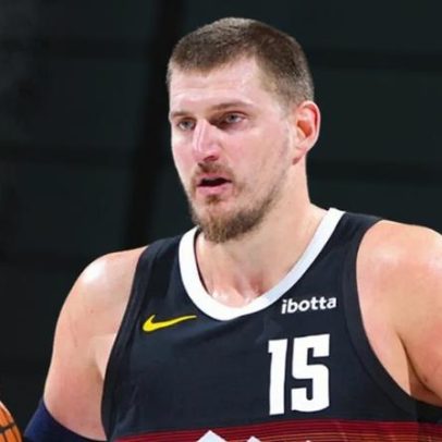 Jokic faz triplo-duplo e Nuggets vencem Timberwolves