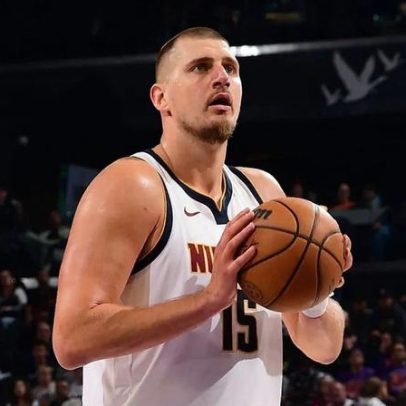 Jokic domina e Nuggets vencem Kings com folga