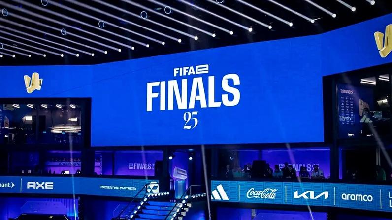 O palco princiapal da SEF Arena, em Riade, foi apresentado aos jogadores na terça-feira. Jogos começam nesta quarta (Foto: Junior Souza)