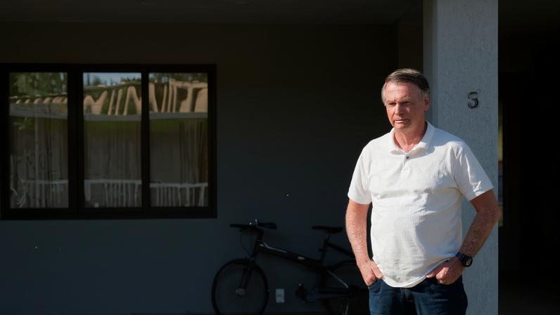 Advogados de Bolsonaro pedem ao tribunal autorização para cirurgia ainda nesta semana