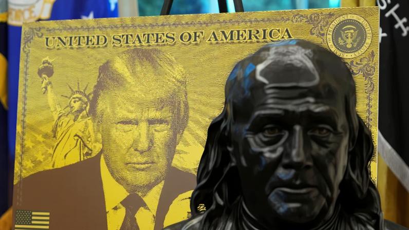 De navios de guerra a prédios: o nome de Trump está em toda parte