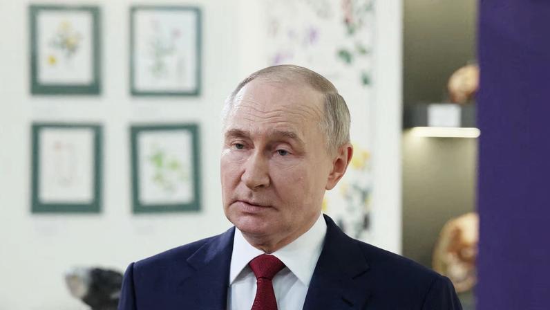 Putin avisa que Rússia revisará posição sobre negociações de paz após ataque
