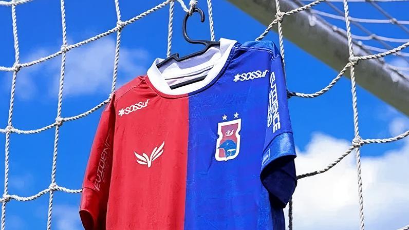 Camisa do Paraná Clube, tradicional equipe do Sul do Brasil,