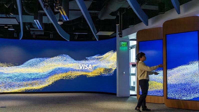 IA, cibersegurança, alta renda e PME: as apostas da Visa para crescer em 2026 | Visa avalia que o tema de cibersegurança será igualmente ou mais relevante no ano de 2026 e vê aumento das tentativas de golpes (Foto: Philip Pacheco/Bloomberg)