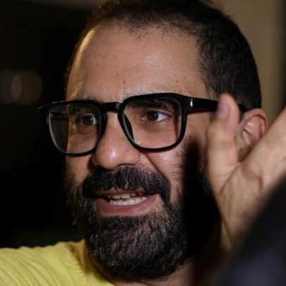 Ativista egito-britânico Abd el-Fattah pede desculpas por posts no passado