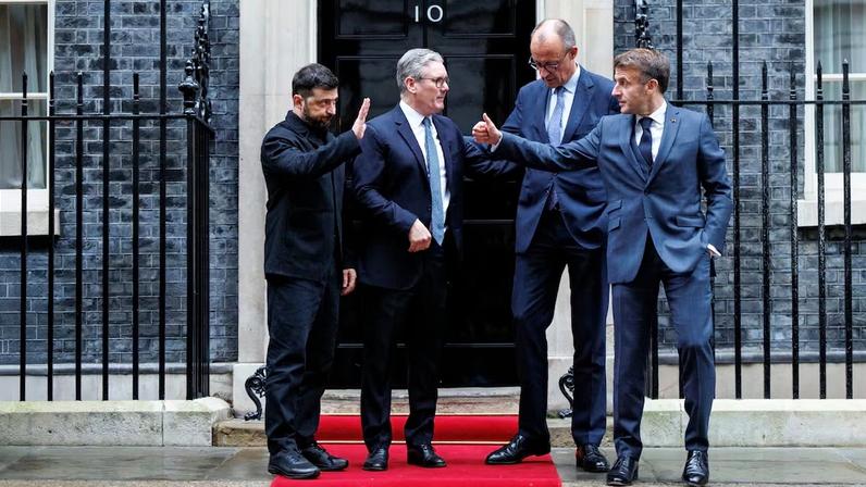 Friederich Merz, Keir Starmer, Volodímir Zelensy y Emmanuel Macron, este lunes en Downing Street.