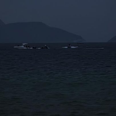 Ultraleve cai no mar de Copacabana, no Rio de Janeiro