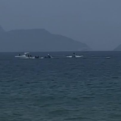 Corpo do piloto do avião que caiu em Copacabana é resgatado