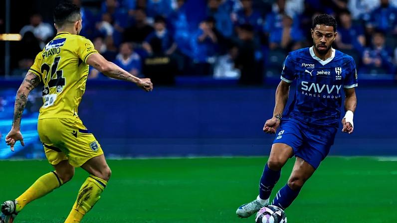 Renan Lodi em ação pelo Al Hilal