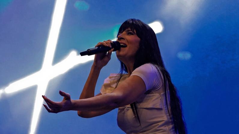 Fernanda Brum se apresenta em Cuiabá na festa de virada