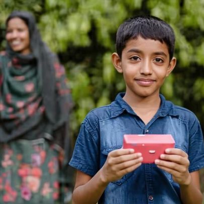 Menino cristão é rejeitado pelo pai em Bangladesh