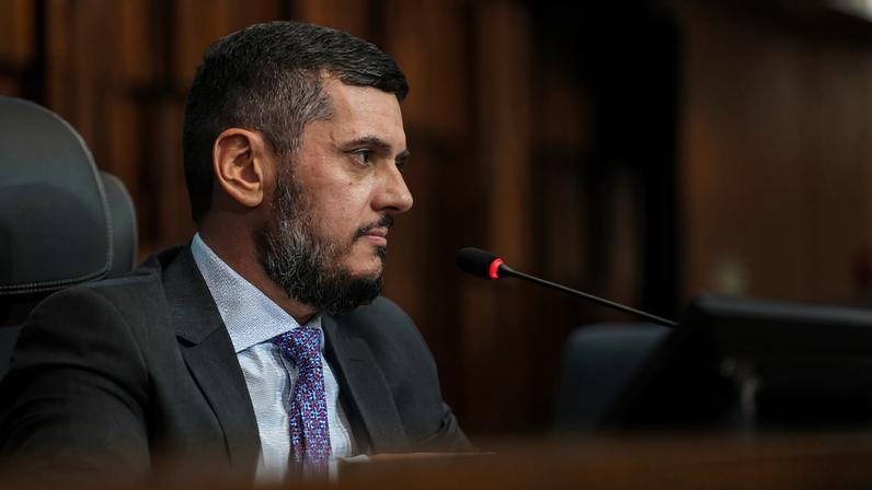 Moraes confirmou a decisão da Alerj e soltou Rodrigo Bacellar, mas impôs uma série de medidas cautelares. (Foto: Thiago Lontra/Alerj)
