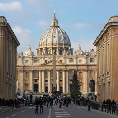 Vaticano publica documento sobre regras de sexo no casamento