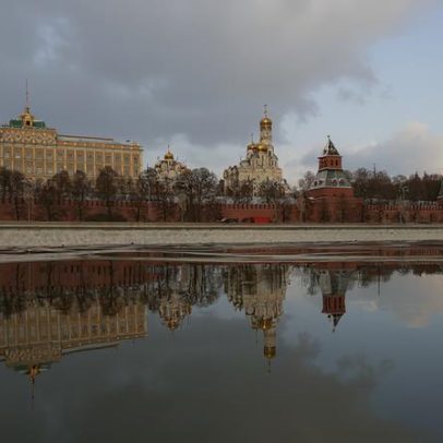 Kremlin pede retirada de tropas do Donbas; Putin-Trump telefonema pode ocorrer