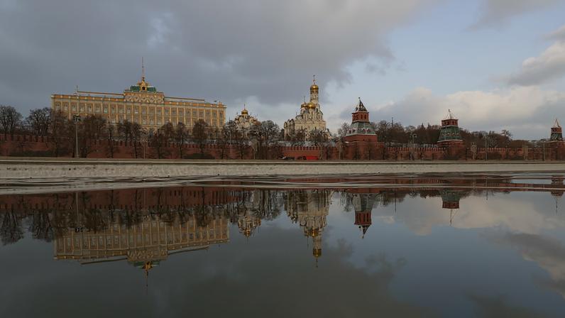 Kremlin pede retirada de tropas do Donbas; Putin-Trump telefonema pode ocorrer