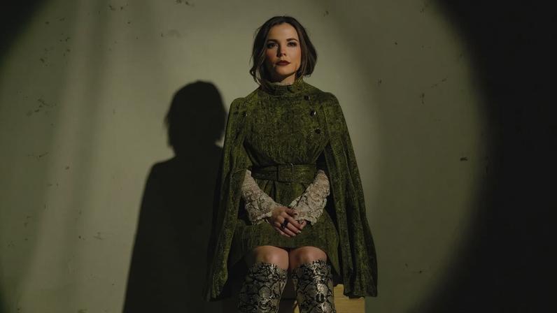 Sierra Hull perde a voz antes de gravação na TV; seu mandolim a acompanhou