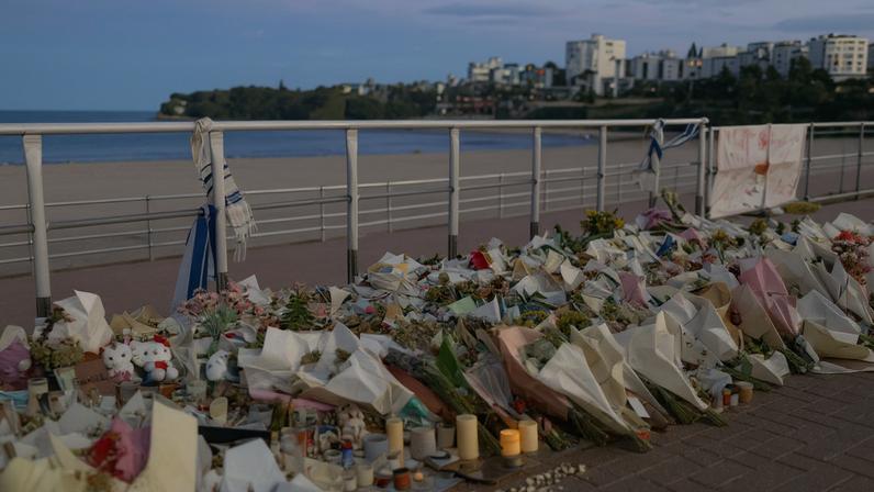 Natal contido em Bondi enquanto australianos lamentam tiroteio fatal