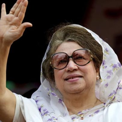 Khaleda Zia, primeira ministra mulher de Bangladesh, morre aos 80 anos
