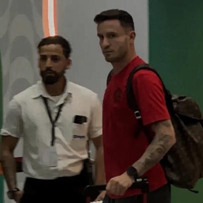 Flamengo chega ao Rio de Janeiro com elenco incompleto