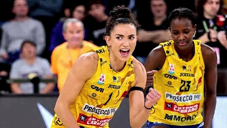Gabi Guimarães em ação pelo Conegliano (Foto: Reprodução/ Instagram)