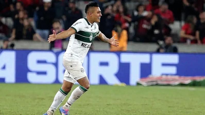 Sebastián Gómez comemora gol pelo Coritiba contra o Athletico, na Série B. Foto: Geraldo Bubniak/AGB/Gazeta Press