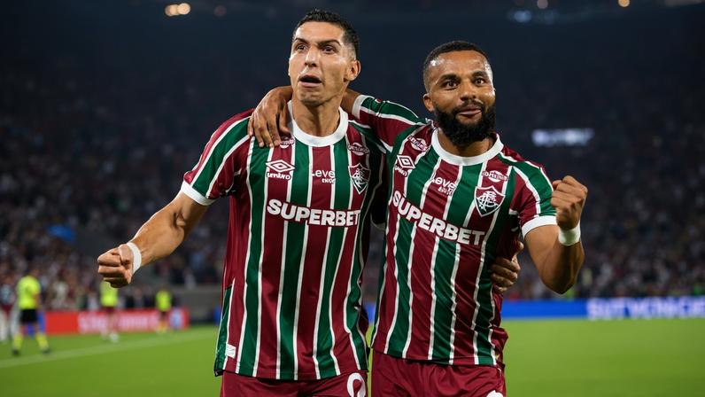 Serna, autor do gol do Fluminense que abriu o placar, comemora com Samuel Xavier (Foto: Delmiro Junior / Photo Premium / Gazeta Press)