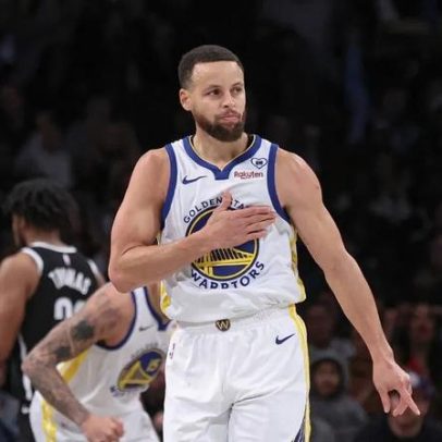 Curry lidera Warriors na vitória contra Nets
