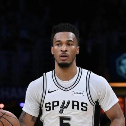Stephon Castle impede Luka Doncic e Spurs vencem Lakers