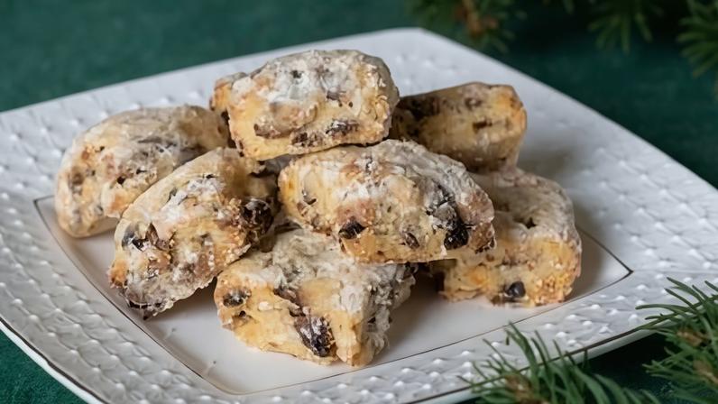 Stollen bites natalinos com uva-passa (Imagem: Lika Mostova | Shutterstock)