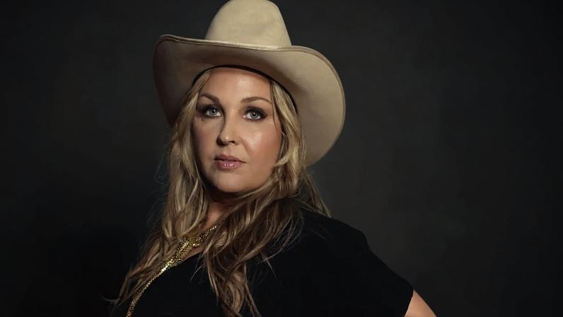 Sunny Sweeney: além de compor, amplia o gênero country