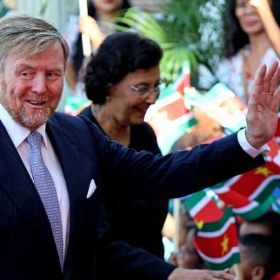 Descendentes de escravos de Suriname aceitam desculpas do rei Willem-Alexander