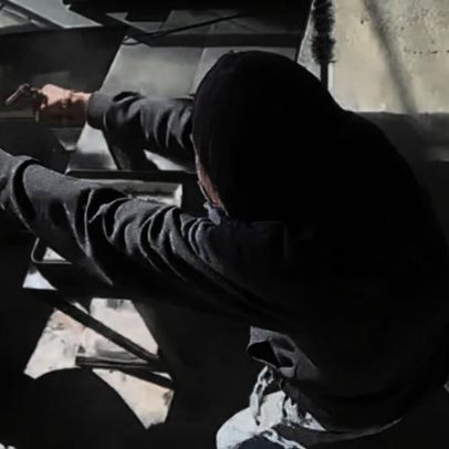 Homem atira com duas armas contra ex-mulher em uma pastelaria de São Paulo